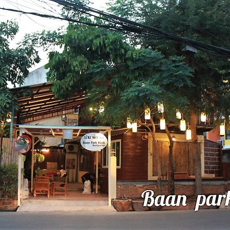 Baan Park Raak Backpacker Hostel Chiang Mai Exterior photo
